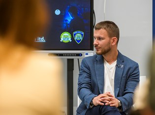 19052026_djeca i tipkovnica_00018.jpg
